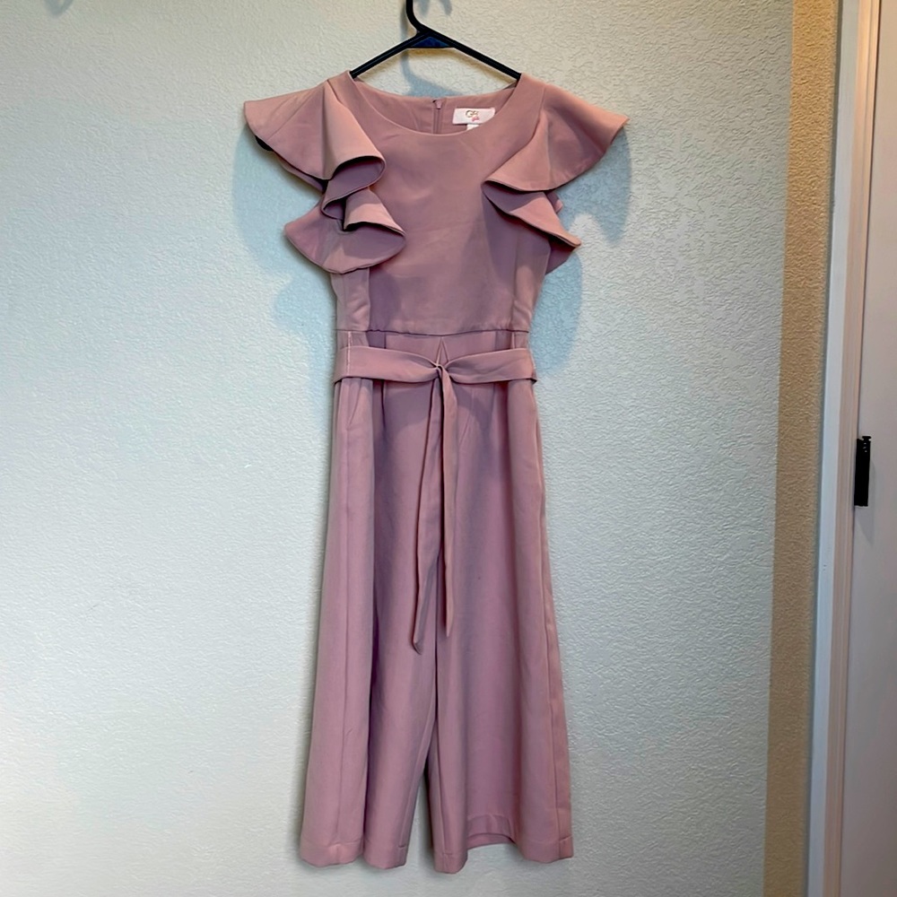 GB Girls Jumpsuit
Size 7 Color Rose
Ruffle cap sleeve
Full length pant